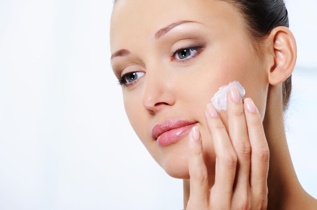 Eudalie application from wrinkle cream